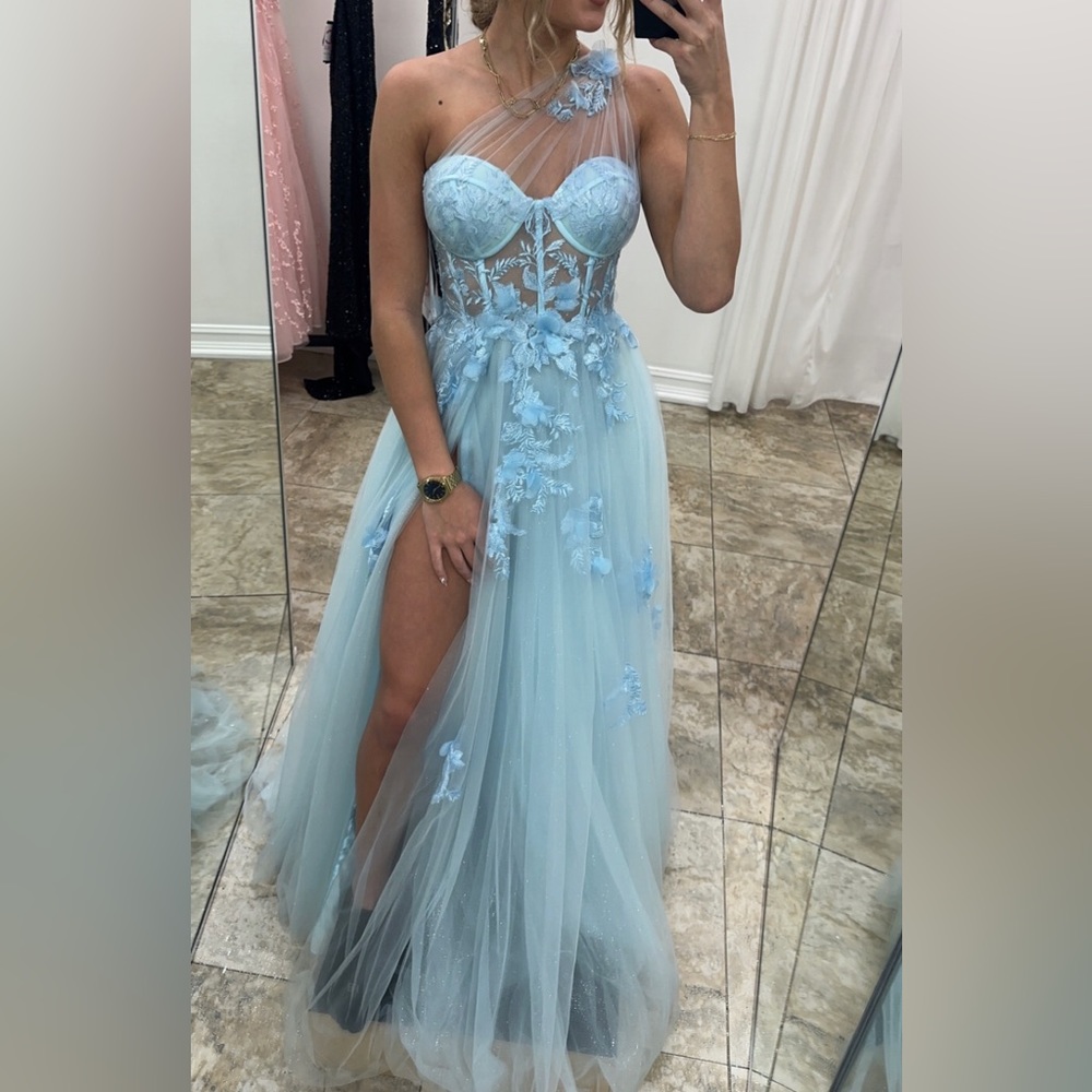 FORMAL GOWN